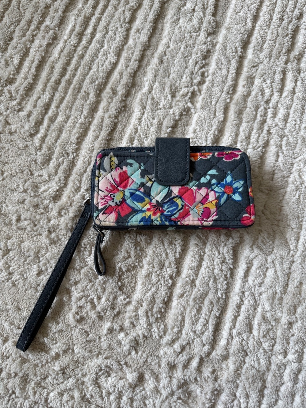 Vera Bradley Floral Quilted Phone Wallet Wristlet unique